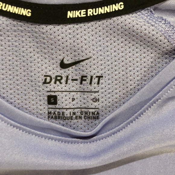 Nike Short Sleeve Shirt - Picture 3 of 3